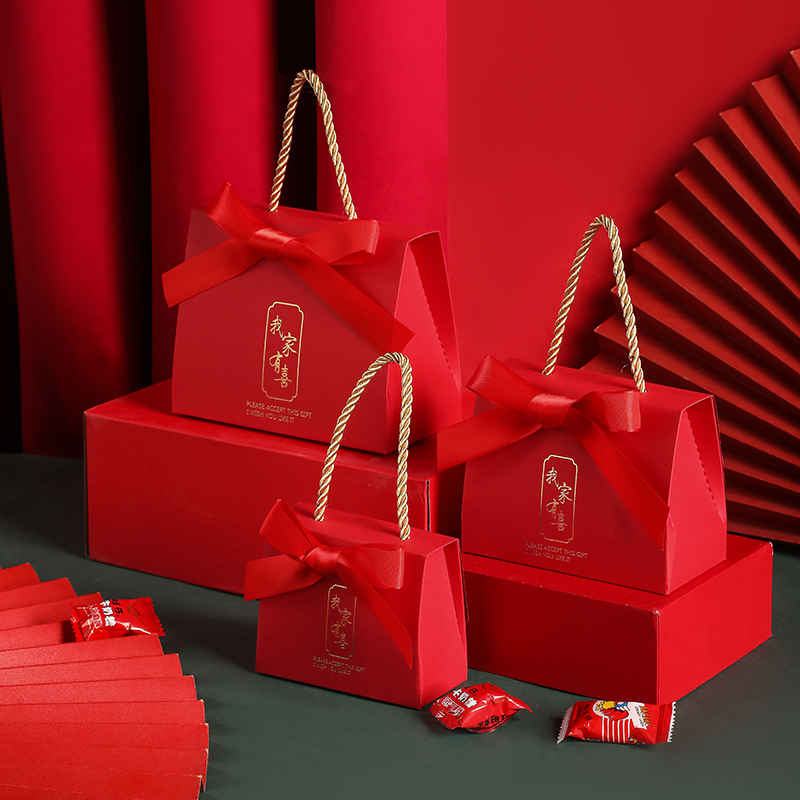 Red wedding favour boxes, image 2