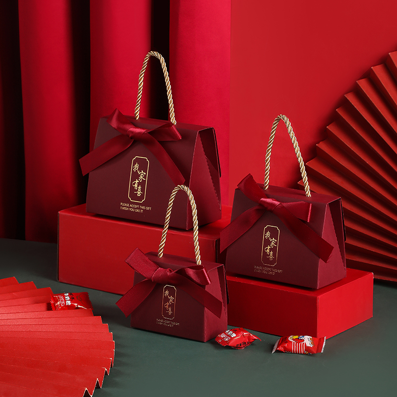 Red wedding favour boxes, image 3