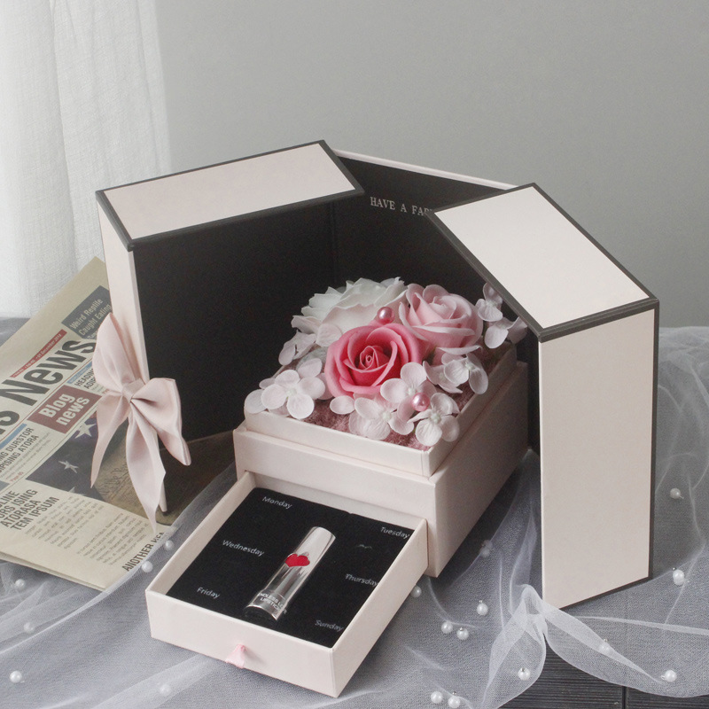 Double door rose gift box, image 2