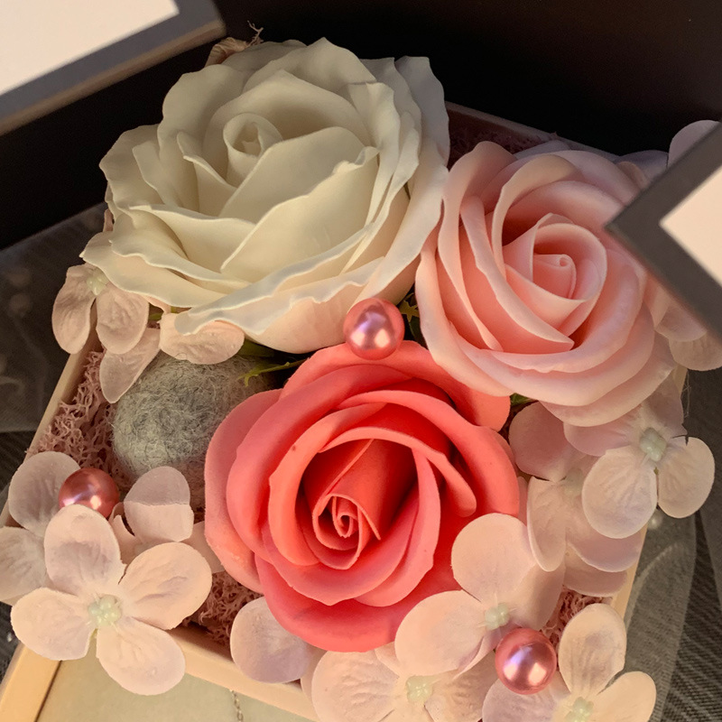 Double door rose gift box, image 3