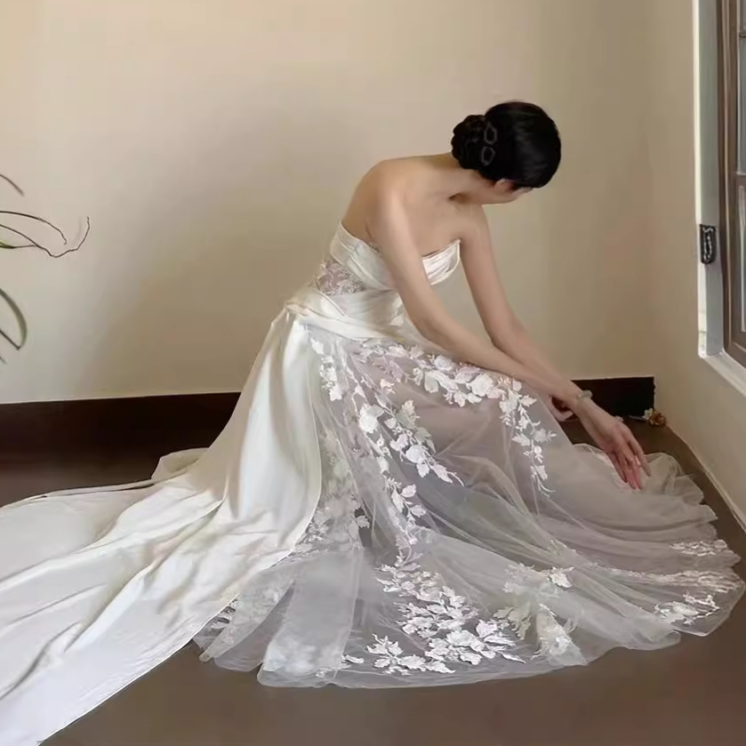 Satin lace wedding veil tube top fishtail wedding dress, image 2
